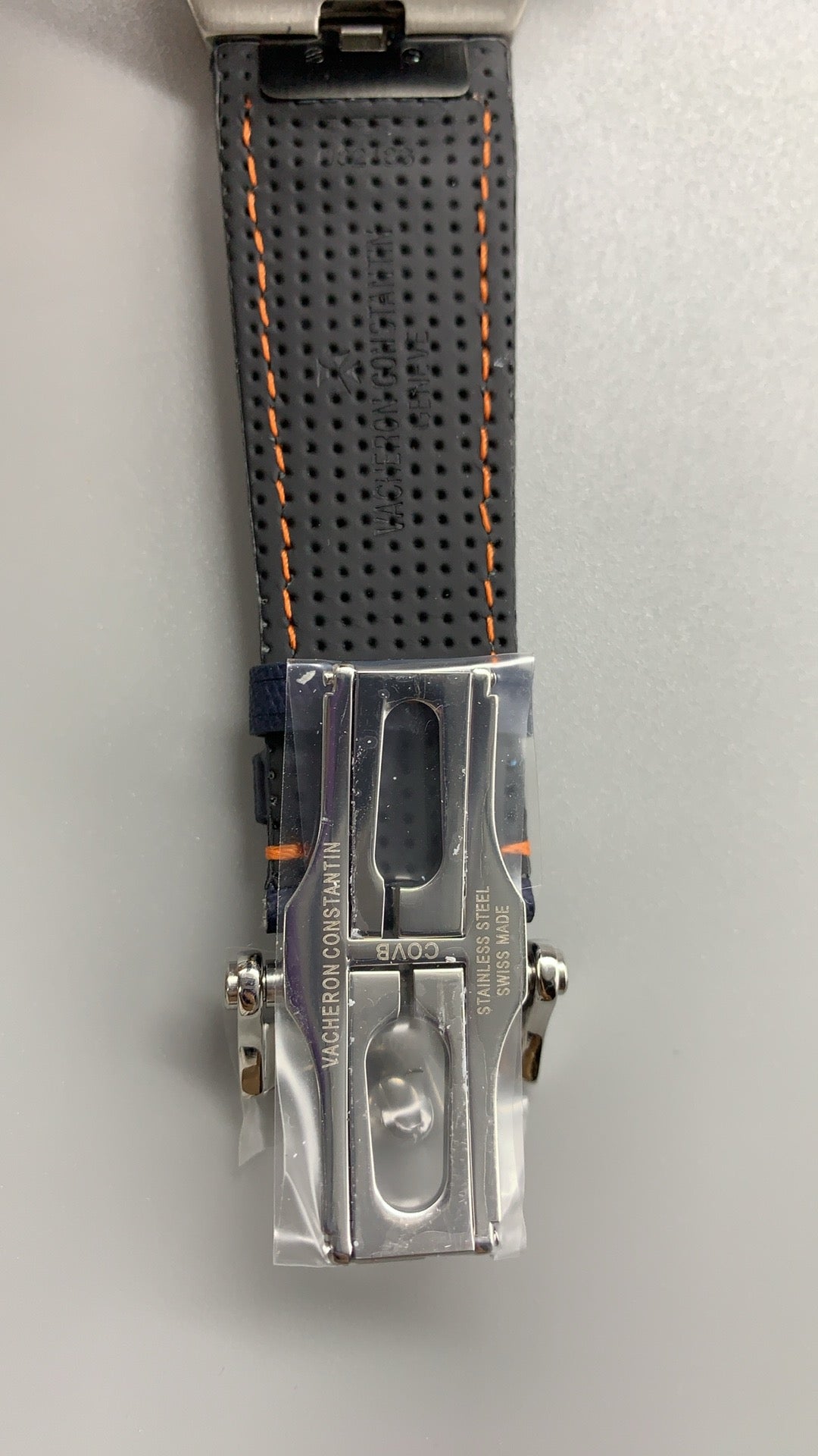 Vacheron Constantin Overseas Chronograph 5500V | 42.5MM | ตัวเรือนสแตนเลสสตีล | ฟังก์ชันจับเวลา | หน้าปัดสีน้ำเงิน | กลไกอัตโนมัติ Cal.5200