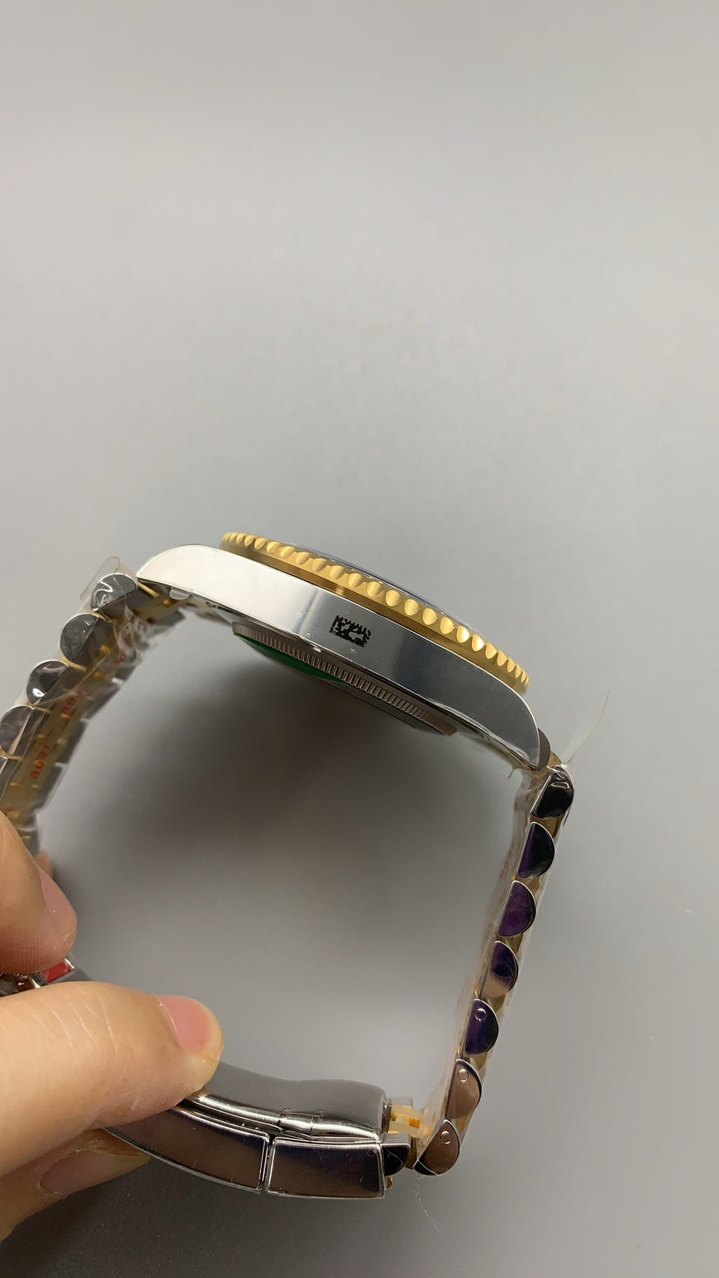 Rolex GMT-Master II 40MM | ขอบเซรามิกสีดำ-เทา (ขอบไข่เยี่ยวม้า) | ตัวเรือนสแตนเลสสลับเคลือบสีทอง PVD