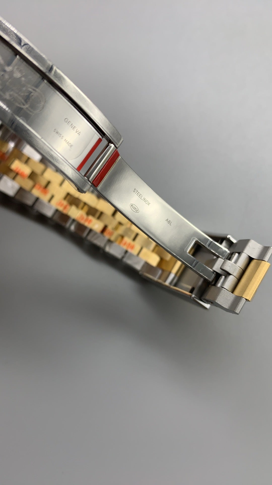 Rolex GMT-Master II 40MM | ขอบเซรามิกสีดำ-เทา (ขอบไข่เยี่ยวม้า) | ตัวเรือนสแตนเลสสลับเคลือบสีทอง PVD