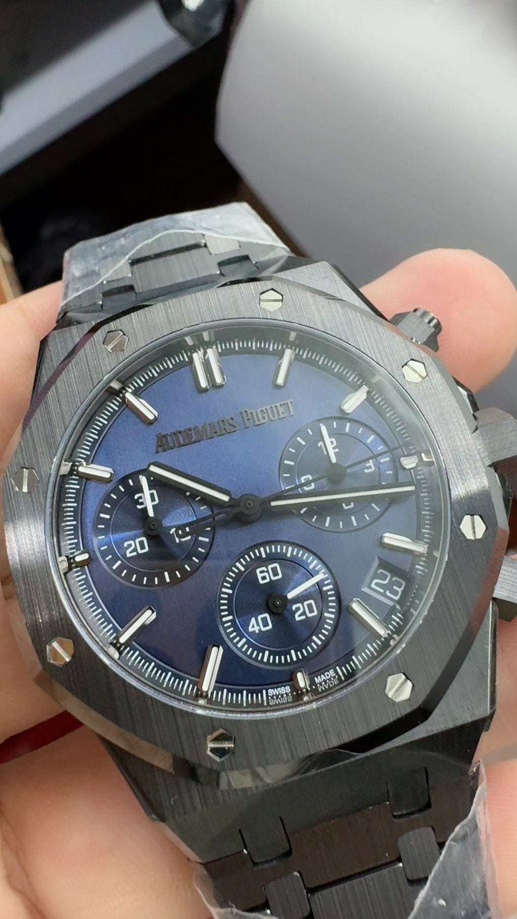 Audemars Piguet Royal Oak Offshore 26240CE | 43MM | Ceramic Case | Latest Model | Chronograph | Automatic Movement Cal.4401