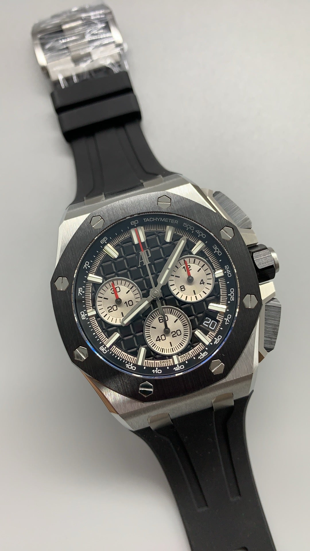 Audemars Piguet Royal Oak 26240CE | 41MM | ตัวเรือนเซรามิกสีดำ | หน้าปัดสีดำ | สายยาง | จับเวลา Chronograph | กลไกอัตโนมัติ Cal.4401