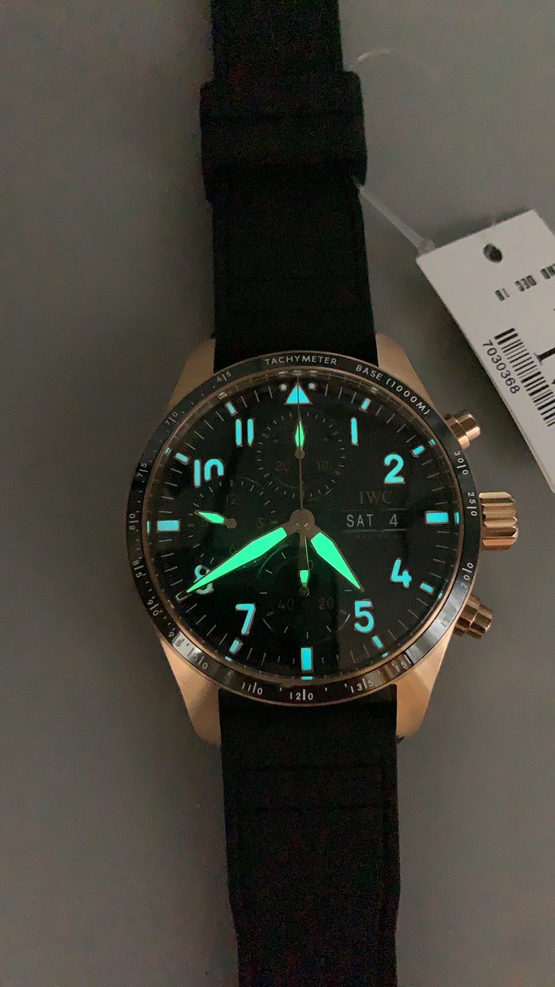 IWC Pilot's Watch | 40MM | ตัวเรือนสแตนเลสสตีล | ฟังก์ชันวันที่ | หน้าปัดสีดำ | สายหนังวัวสีดำ | กลไกอัตโนมัติ Cal.32111