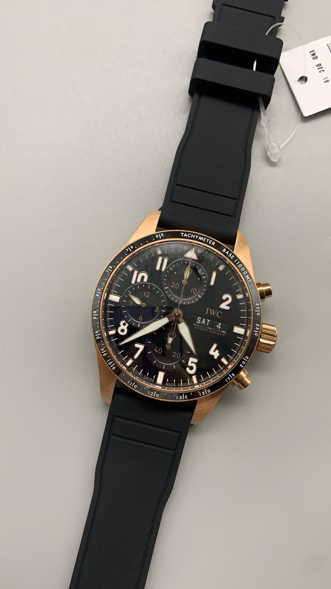 IWC Pilot's Watch | 40MM | ตัวเรือนสแตนเลสสตีล | ฟังก์ชันวันที่ | หน้าปัดสีดำ | สายหนังวัวสีดำ | กลไกอัตโนมัติ Cal.32111