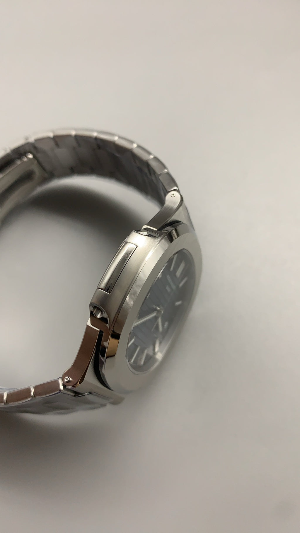 Patek Philippe Nautilus 5711 | 40MM | หน้าปัดสีน้ำเงินลายริ้ว | กลไกอัตโนมัติ Cal.324 S C