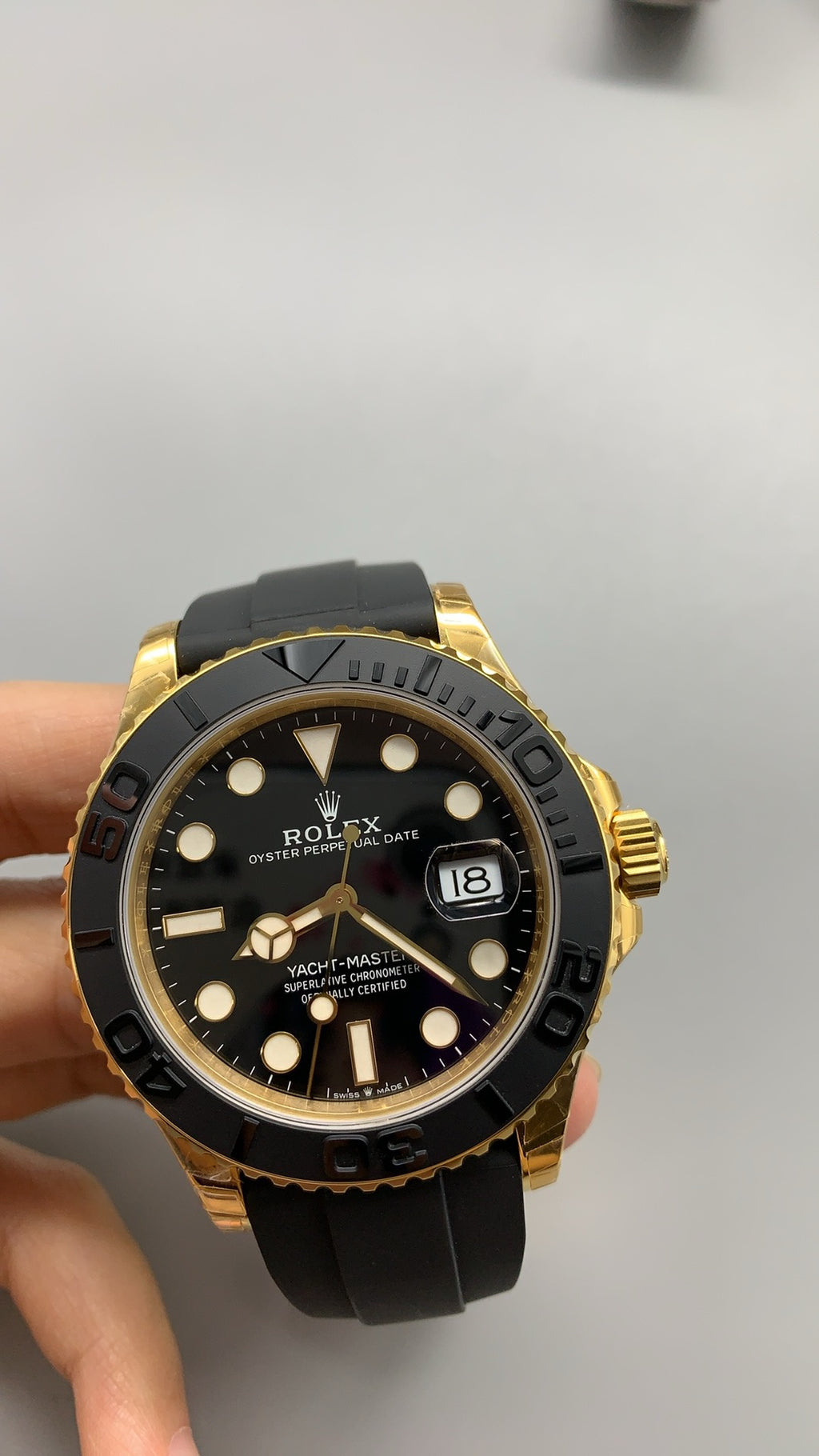 Rolex Yacht-Master 42MM | หน้าปัดสีดำ สปอร์ตหรู | ตัวเรือนสแตนเลสเคลือบสีทอง PVD
