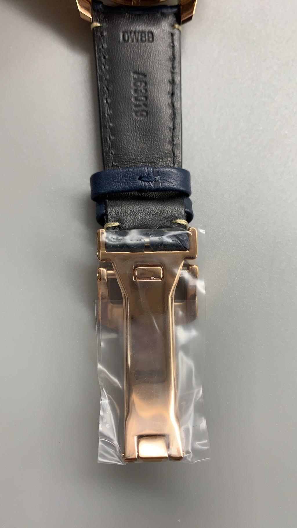 IWC Portugieser Perpetual Calendar 42 | 42MM | ตัวเรือนสแตนเลสสตีลเคลือบสีโรสโกลด์ | ฟังก์ชันปฏิทินถาวร | หน้าปัดสีน้ำเงิน | สายหนังจระเข้สีน้ำเงิน | กลไกอัตโนมัติ Cal.82650