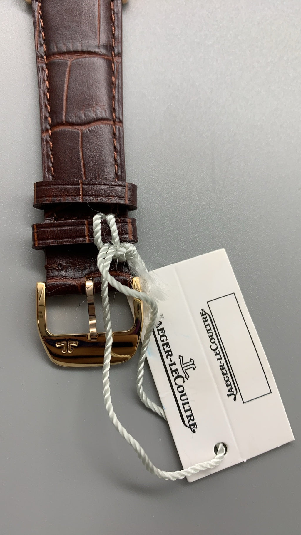 Jaeger-LeCoultre Master Ultra Thin Moon | 39MM | ตัวเรือนสแตนเลสสตีลเคลือบสีโรสโกลด์ | ฟังก์ชันข้างขึ้นข้างแรม + วันที่ | หน้าปัดสีน้ำตาล | สายหนังจระเข้สีน้ำตาล | กลไกอัตโนมัติ Cal.925/1