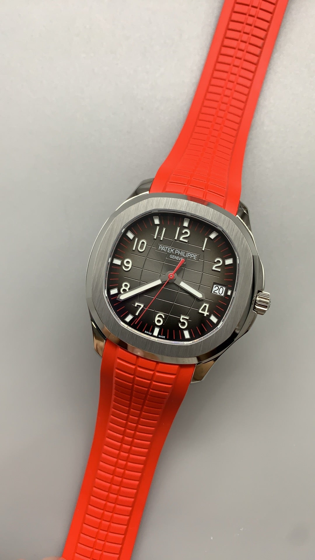 Patek Philippe Aquanaut 5167A | 40MM | รุ่นพิเศษ Singapore Limited | หน้าปัดสีดำลายตาราง | สายยางสีแดง-ดำ | กลไกอัตโนมัติ Cal.324 S C