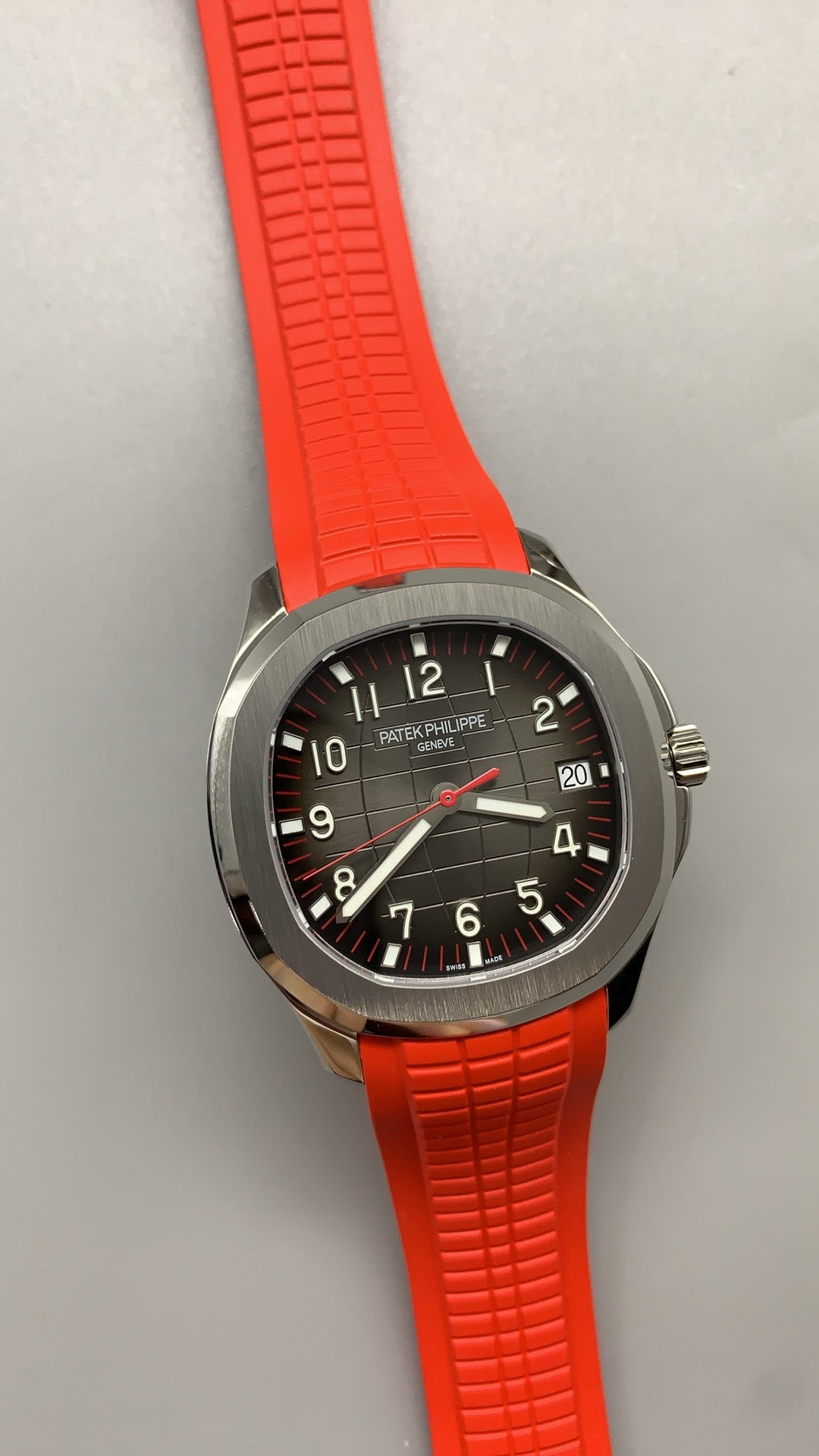 Patek Philippe Aquanaut 5167A | 40MM | รุ่นพิเศษ Singapore Limited | หน้าปัดสีดำลายตาราง | สายยางสีแดง-ดำ | กลไกอัตโนมัติ Cal.324 S C