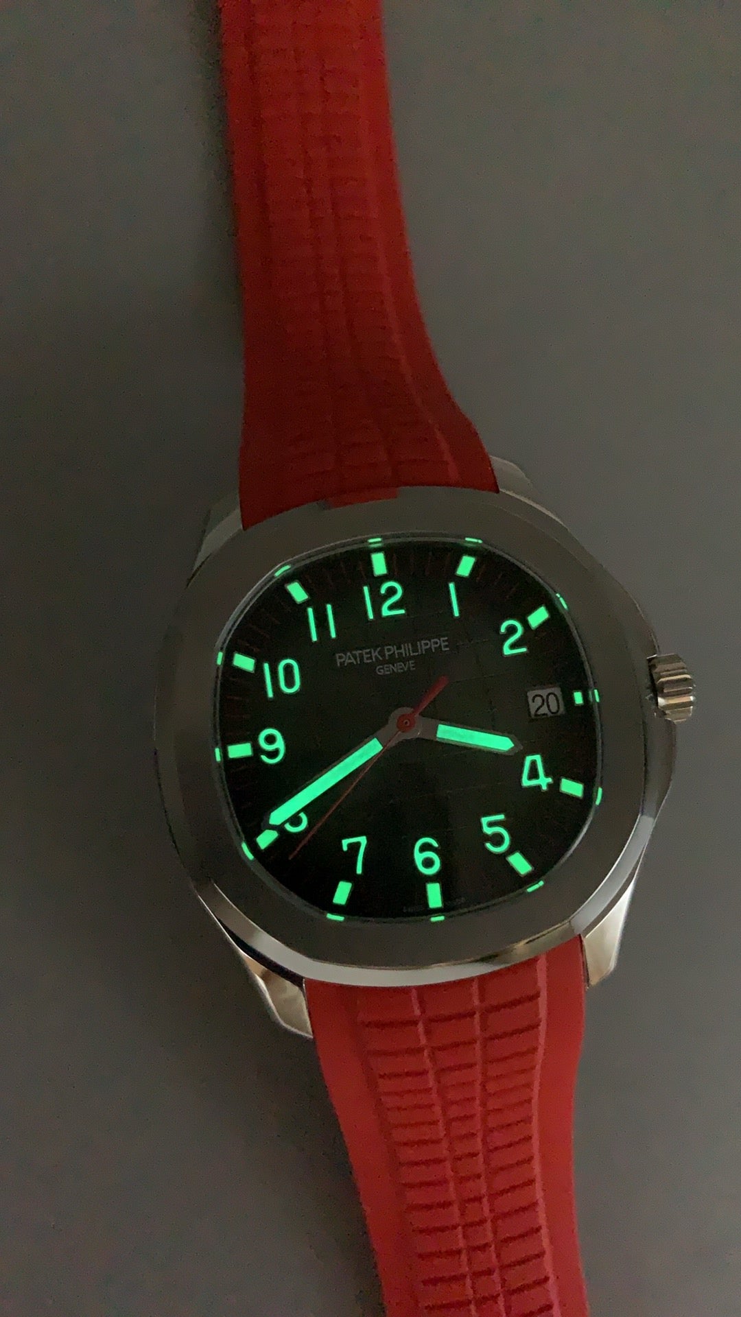 Patek Philippe Aquanaut 5167A | 40MM | รุ่นพิเศษ Singapore Limited | หน้าปัดสีดำลายตาราง | สายยางสีแดง-ดำ | กลไกอัตโนมัติ Cal.324 S C