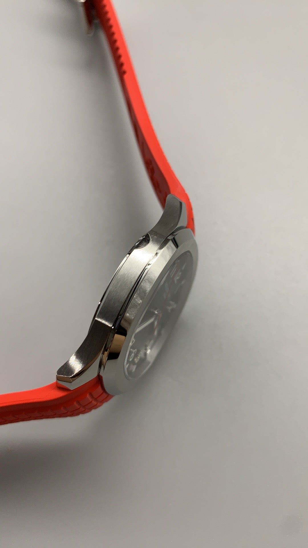 Patek Philippe Aquanaut 5167A | 40MM | รุ่นพิเศษ Singapore Limited | หน้าปัดสีดำลายตาราง | สายยางสีแดง-ดำ | กลไกอัตโนมัติ Cal.324 S C