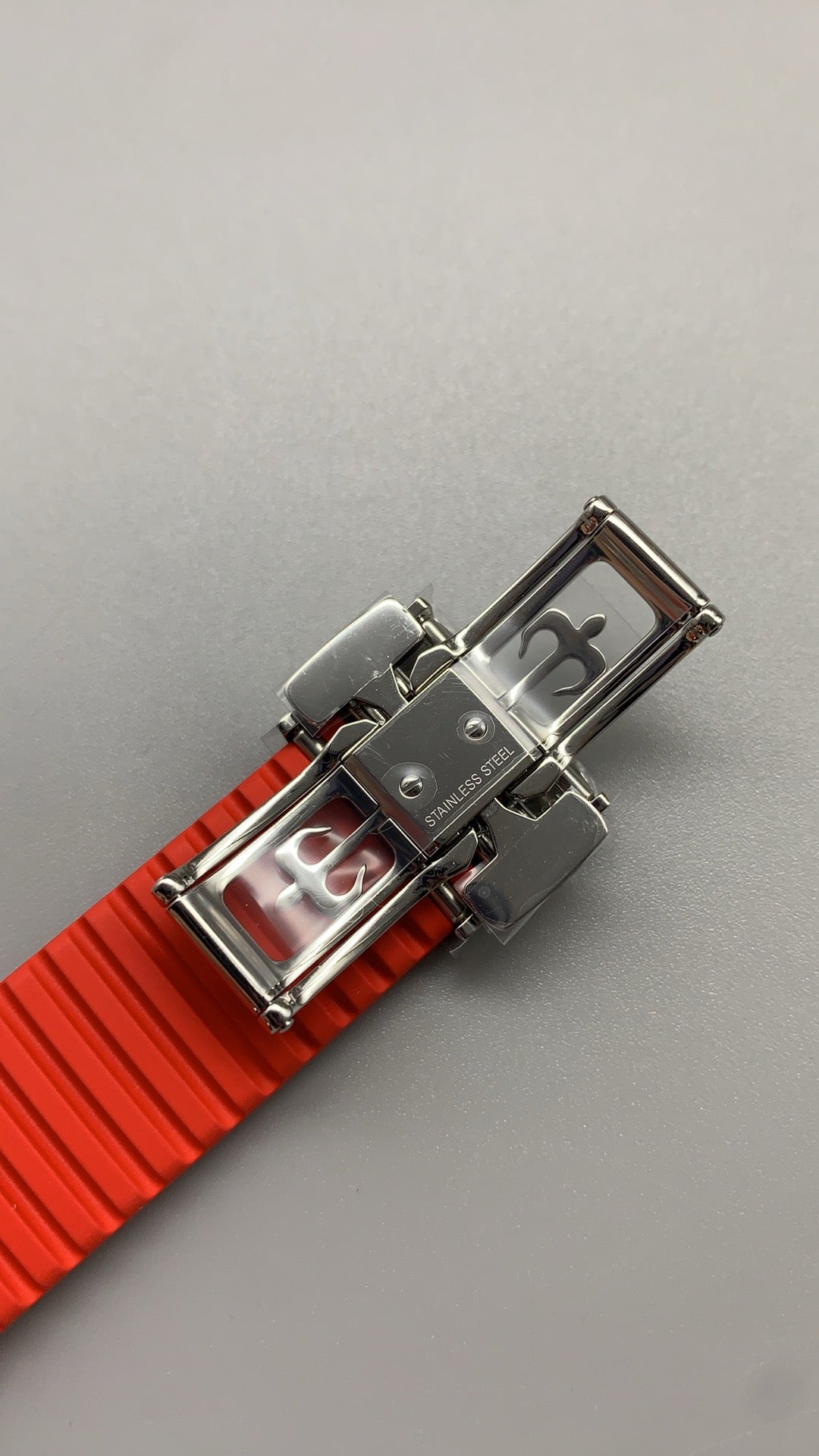 Patek Philippe Aquanaut 5167A | 40MM | รุ่นพิเศษ Singapore Limited | หน้าปัดสีดำลายตาราง | สายยางสีแดง-ดำ | กลไกอัตโนมัติ Cal.324 S C