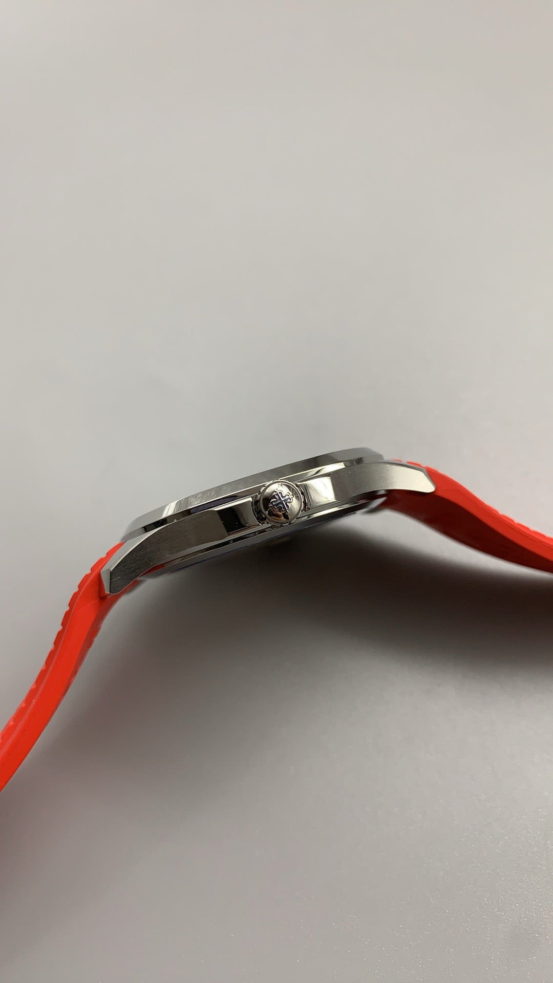 Patek Philippe Aquanaut 5167A | 40MM | รุ่นพิเศษ Singapore Limited | หน้าปัดสีดำลายตาราง | สายยางสีแดง-ดำ | กลไกอัตโนมัติ Cal.324 S C