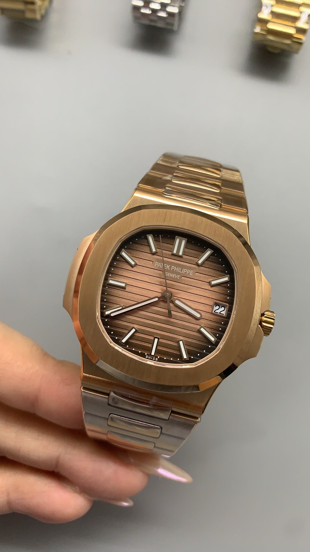 Patek Philippe Nautilus 5711 | 40MM | ตัวเรือนสแตนเลสเคลือบสีโรสโกลด์ PVD | หน้าปัดสีน้ำตาลซันเรย์ | กลไกอัตโนมัติ Cal.324 S C