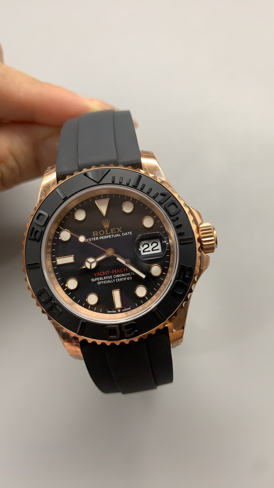 Rolex Yacht-Master 40MM | หน้าปัดสีดำ | ตัวเรือนสแตนเลสเคลือบสีโรสโกลด์ PVD