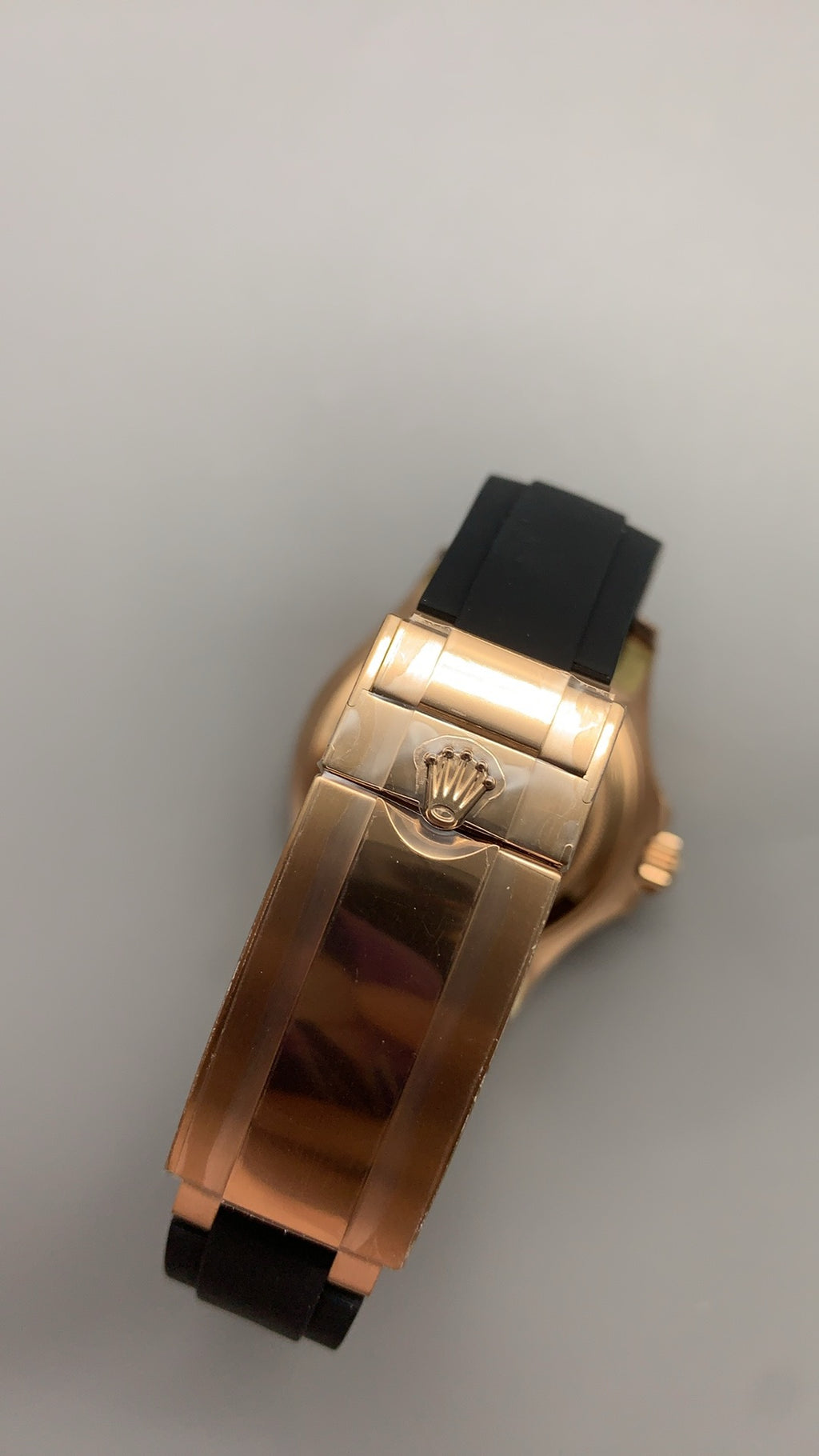 Rolex Yacht-Master 40MM | หน้าปัดสีดำ | ตัวเรือนสแตนเลสเคลือบสีโรสโกลด์ PVD