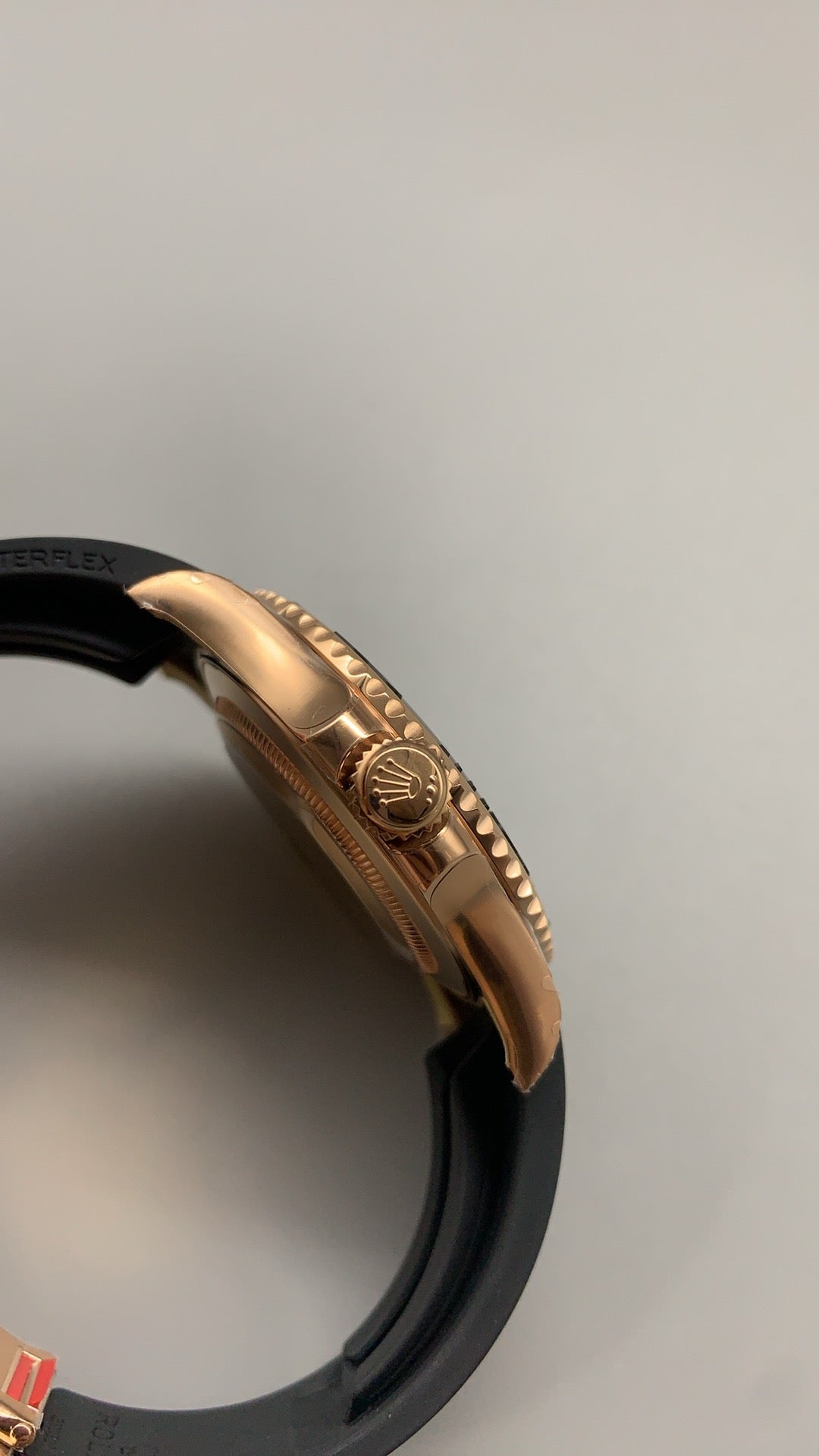 Rolex Yacht-Master 40MM | หน้าปัดสีดำ | ตัวเรือนสแตนเลสเคลือบสีโรสโกลด์ PVD