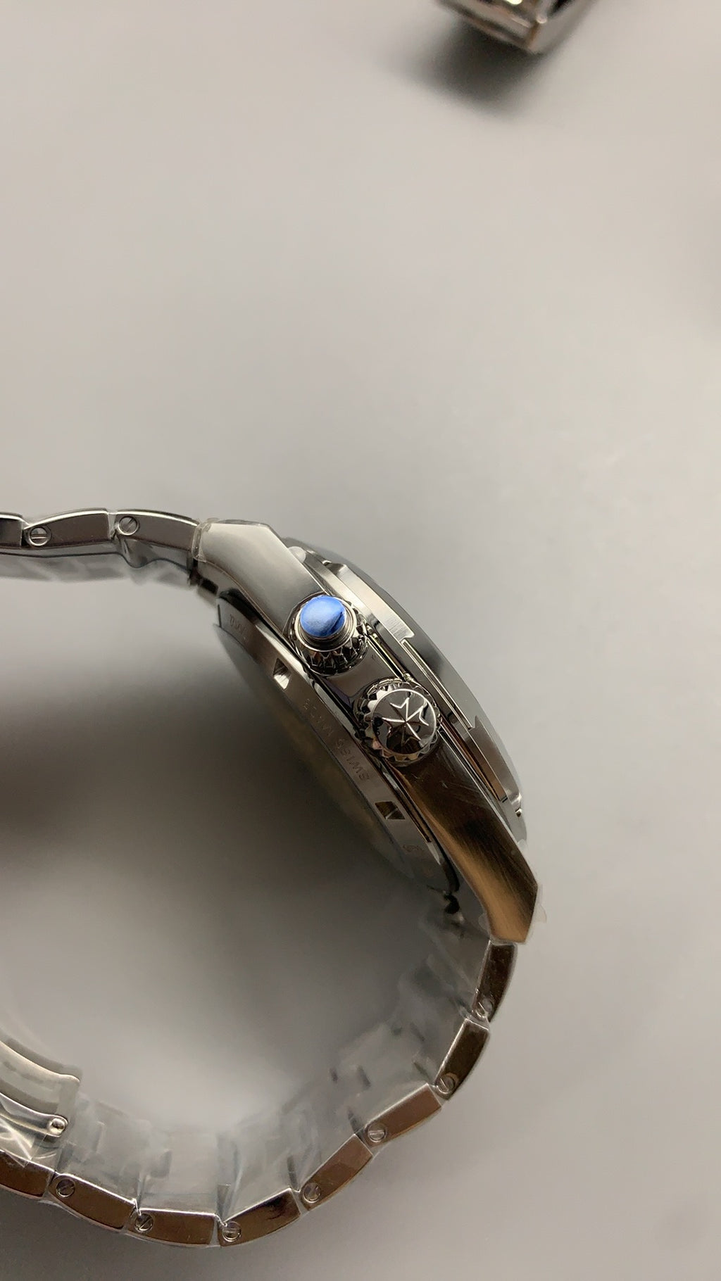 Vacheron Constantin Overseas Dual Time 7900V | 41MM | ตัวเรือนสแตนเลสสตีล | ฟังก์ชันเวลา 2 เขต | หน้าปัดสีน้ำเงิน | กลไกอัตโนมัติ Cal.5110 DT