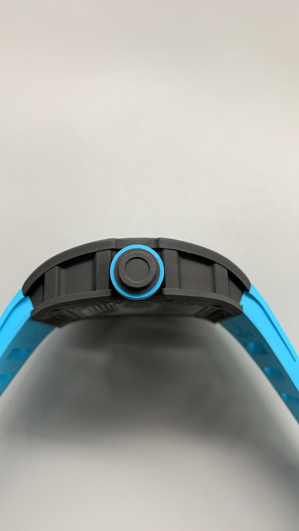 Richard Mille RM055 | 42MM | ตัวเรือนคาร์บอนไฟเบอร์ NTPT + โครงไทเทเนียม | หน้าปัดสเกเลตัน | กลไกไขลานมือ RMUL2