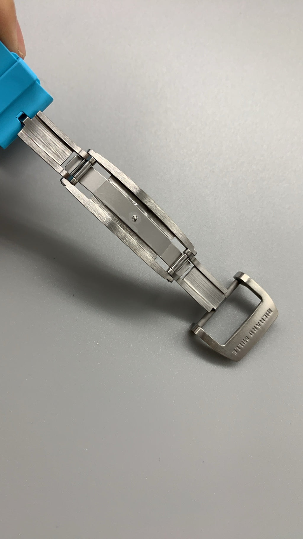 Richard Mille RM055 | 42MM | ตัวเรือนคาร์บอนไฟเบอร์ NTPT + โครงไทเทเนียม | หน้าปัดสเกเลตัน | กลไกไขลานมือ RMUL2