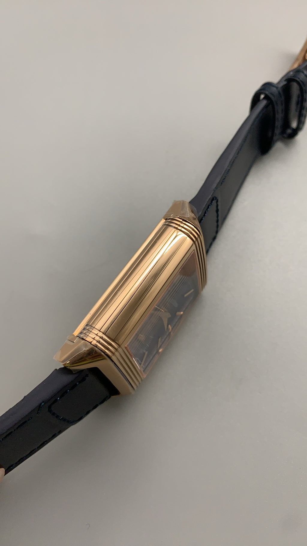 Jaeger-LeCoultre Reverso Classic Small Seconds | 45.6×27.4MM | ตัวเรือนสแตนเลสสตีล | กลไกไขลาน | หน้าปัดสีน้ำเงิน | สายหนังจระเข้สีน้ำเงิน | ฟังก์ชันวินาทีขนาดเล็ก