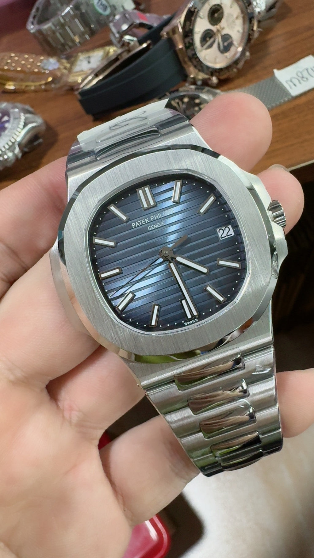 Patek Philippe Nautilus 5711 | 40MM | หน้าปัดสีน้ำเงินลายริ้ว | กลไกอัตโนมัติ Cal.324 S C
