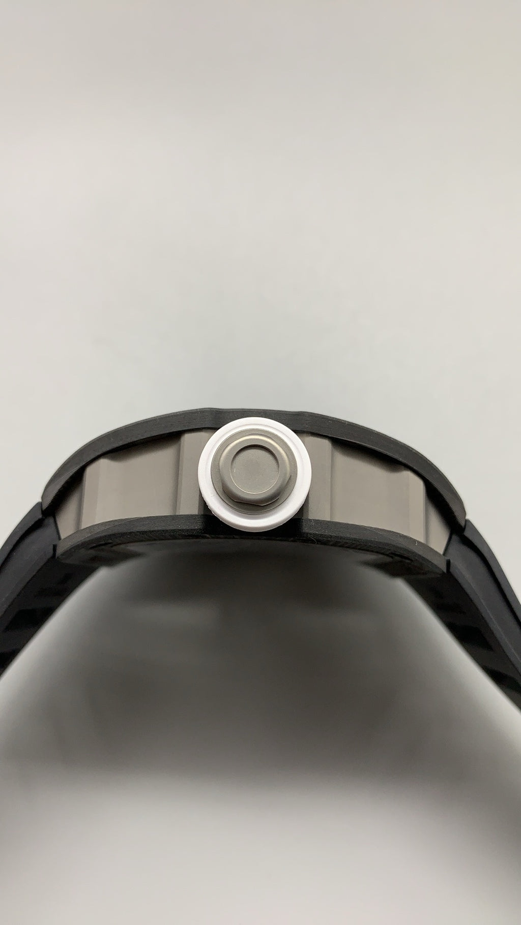 Richard Mille RM055 | 42MM | ตัวเรือนคาร์บอนไฟเบอร์ NTPT + โครงไทเทเนียม | หน้าปัดสเกเลตัน | กลไกไขลานมือ RMUL2