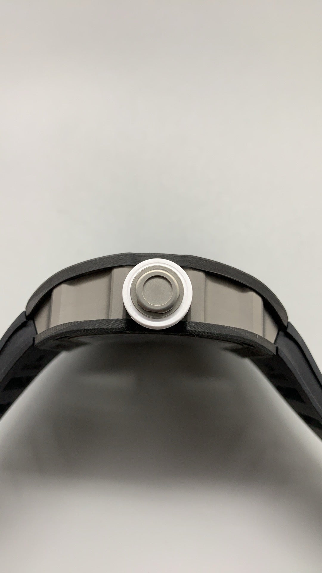 Richard Mille RM055 | 42MM | ตัวเรือนคาร์บอนไฟเบอร์ NTPT + โครงไทเทเนียม | หน้าปัดสเกเลตัน | กลไกไขลานมือ RMUL2