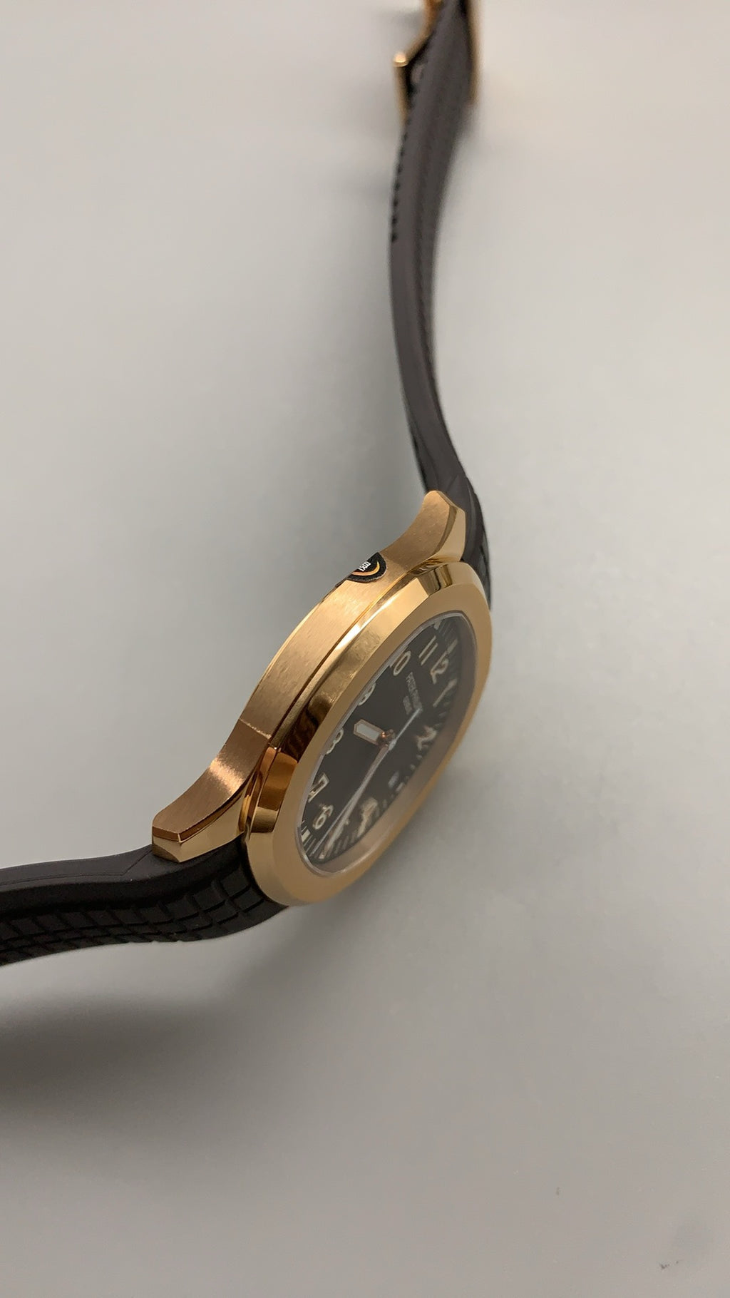 Patek Philippe Aquanaut 5167 | 40MM | ตัวเรือนสแตนเลสเคลือบสีโรสโกลด์ PVD | หน้าปัดสีน้ำตาล | สายยาง | กลไกอัตโนมัติ Cal.324 S C