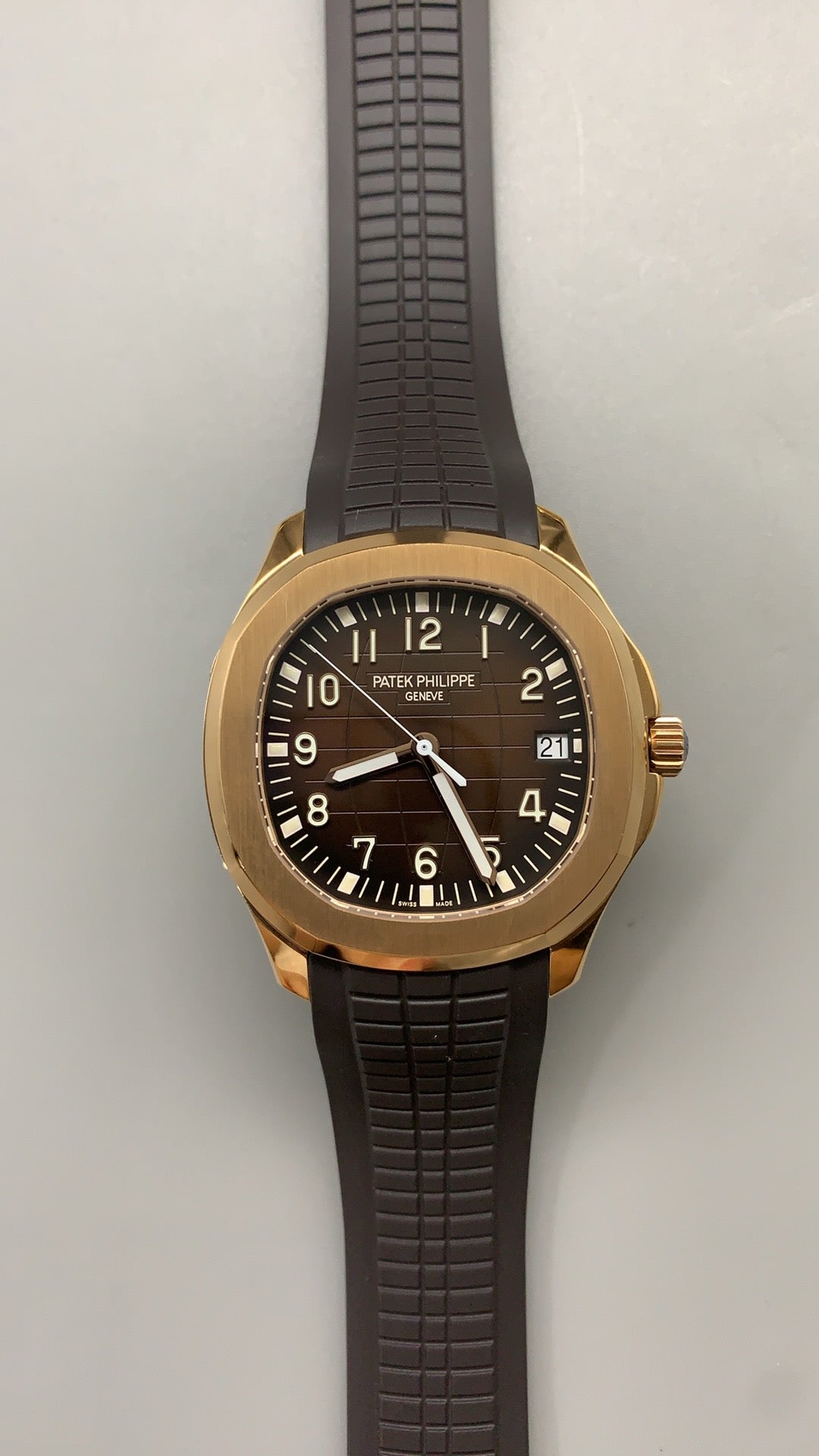 Patek Philippe Aquanaut 5167 | 40MM | ตัวเรือนสแตนเลสเคลือบสีโรสโกลด์ PVD | หน้าปัดสีน้ำตาล | สายยาง | กลไกอัตโนมัติ Cal.324 S C