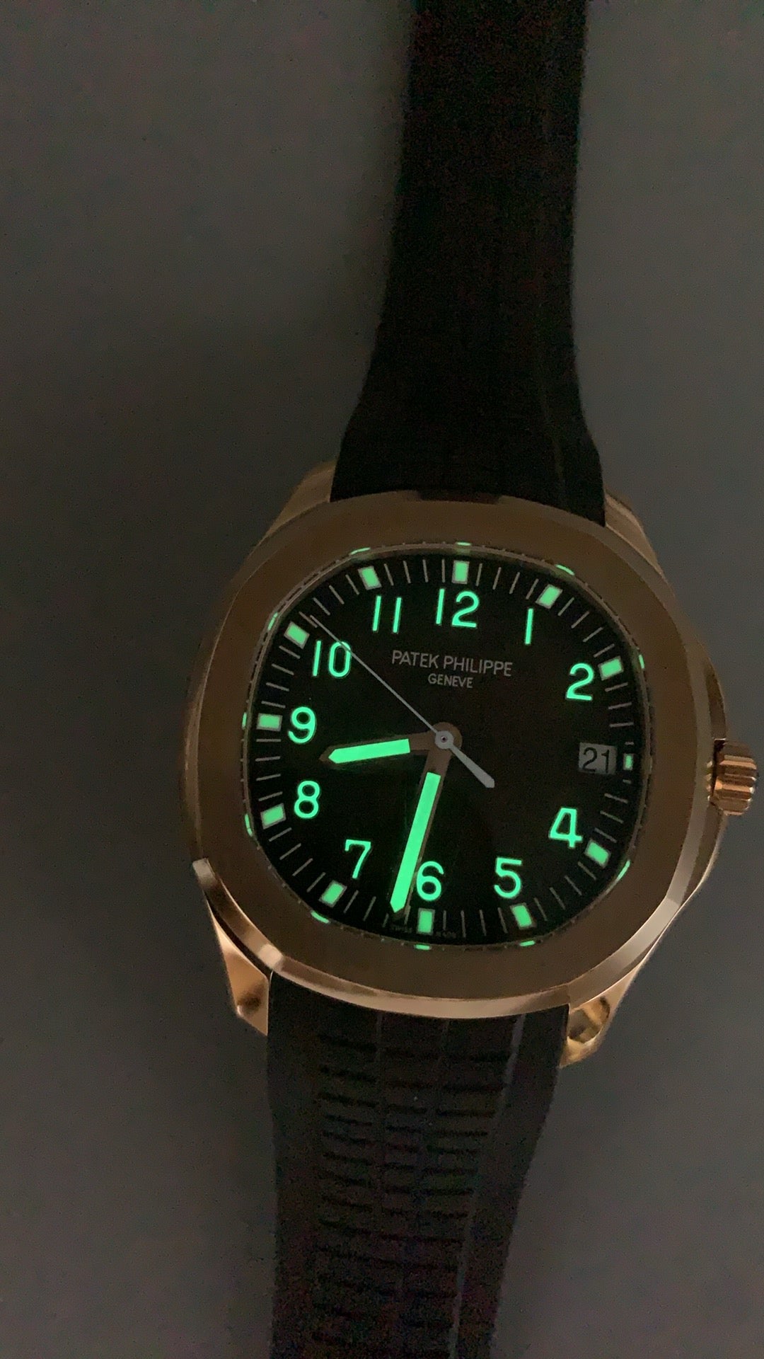 Patek Philippe Aquanaut 5167 | 40MM | ตัวเรือนสแตนเลสเคลือบสีโรสโกลด์ PVD | หน้าปัดสีน้ำตาล | สายยาง | กลไกอัตโนมัติ Cal.324 S C