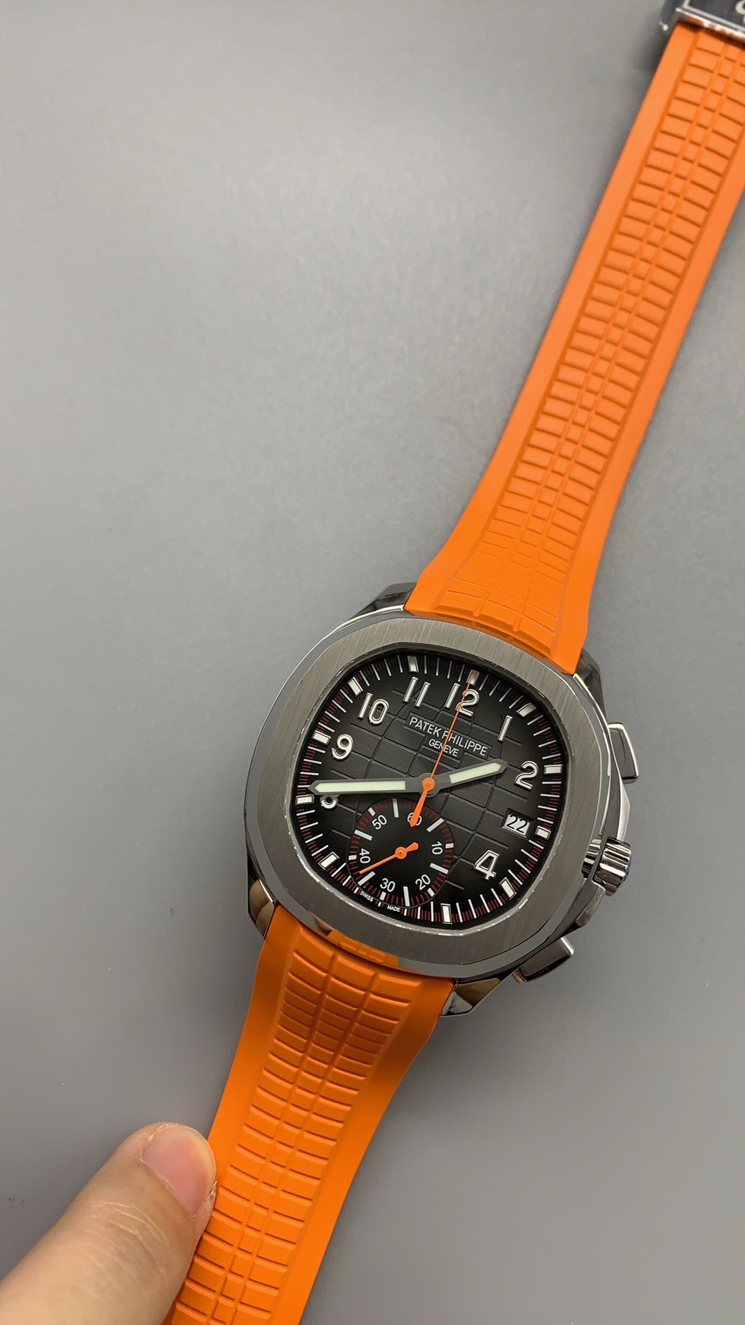 Patek Philippe Aquanaut 5968A | 42.2MM | หน้าปัดสีดำแต้มส้ม | สายยางสีส้ม | โครโนกราฟจับเวลา | กลไกอัตโนมัติ Cal.CH 28-520 C