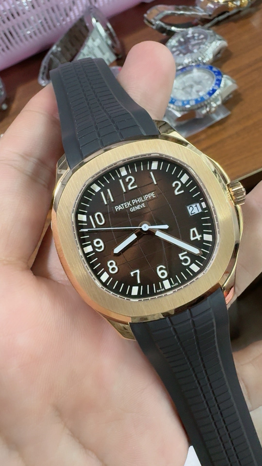 Patek Philippe Aquanaut 5167 | 40MM | ตัวเรือนสแตนเลสเคลือบสีโรสโกลด์ PVD | หน้าปัดสีน้ำตาล | สายยาง | กลไกอัตโนมัติ Cal.324 S C
