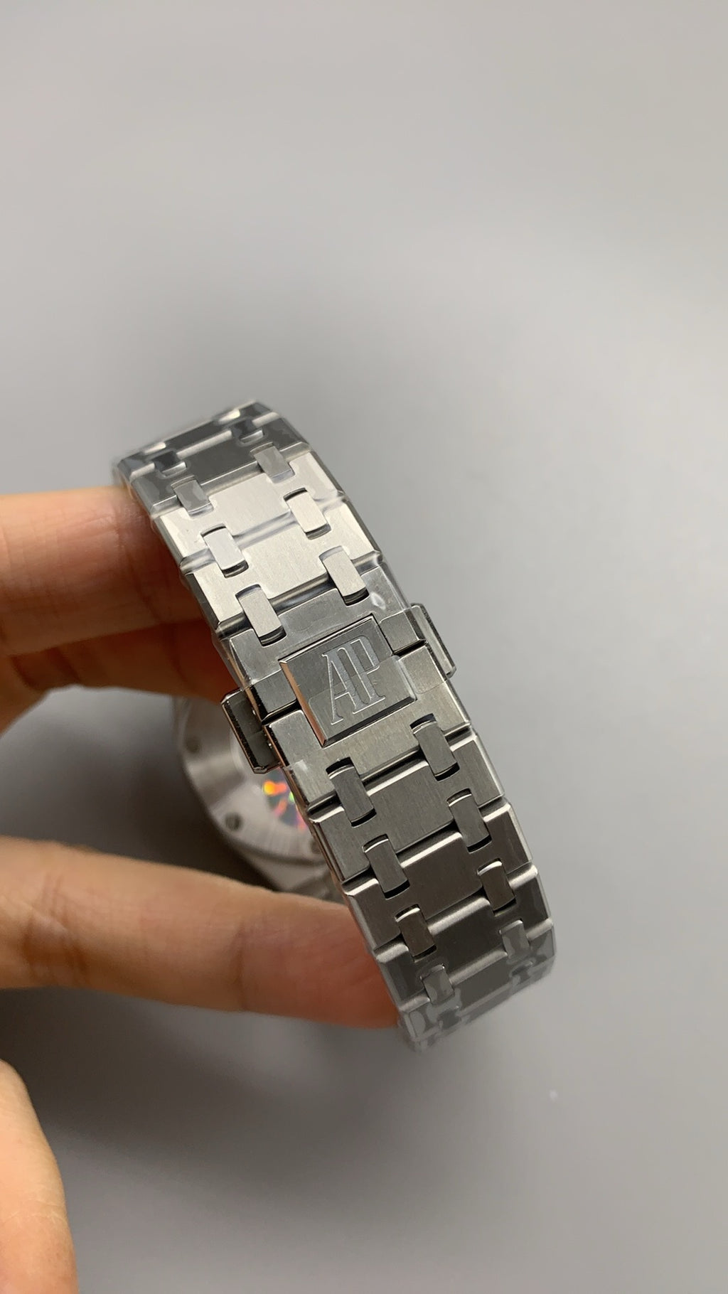 Audemars Piguet Royal Oak 33MM | ตัวเรือนสแตนเลสสตีล | ระบบควอทซ์ (Quartz) | หน้าปัดคลาสสิก | เหมาะสำหรับสุภาพสตรี