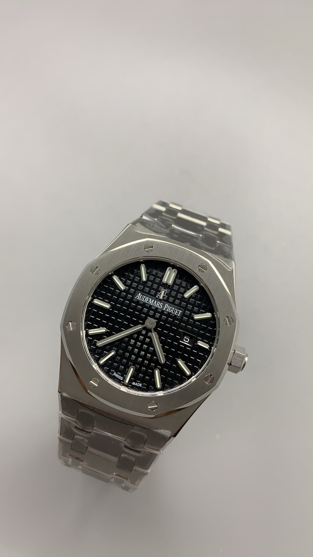 Audemars Piguet Royal Oak 33MM | ตัวเรือนสแตนเลสสตีล | ระบบควอทซ์ (Quartz) | หน้าปัดคลาสสิก | เหมาะสำหรับสุภาพสตรี