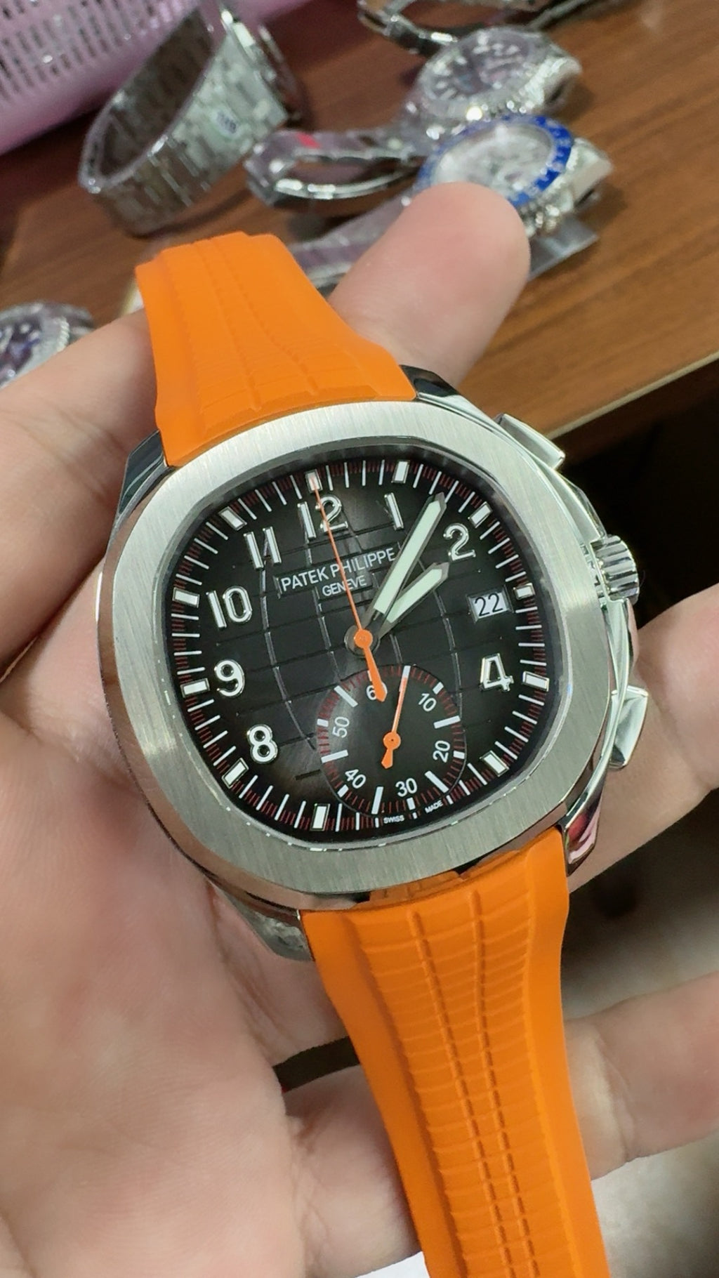 Patek Philippe Aquanaut 5968A | 42.2MM | หน้าปัดสีดำแต้มส้ม | สายยางสีส้ม | โครโนกราฟจับเวลา | กลไกอัตโนมัติ Cal.CH 28-520 C