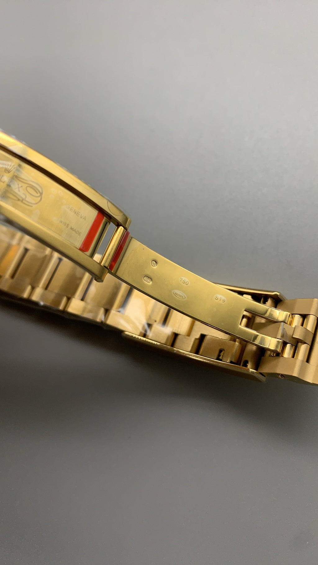 Rolex Submariner 40MM | หน้าปัดสีน้ำเงิน ขอบสีน้ำเงิน | ตัวเรือนสแตนเลสเคลือบสีทอง PVD