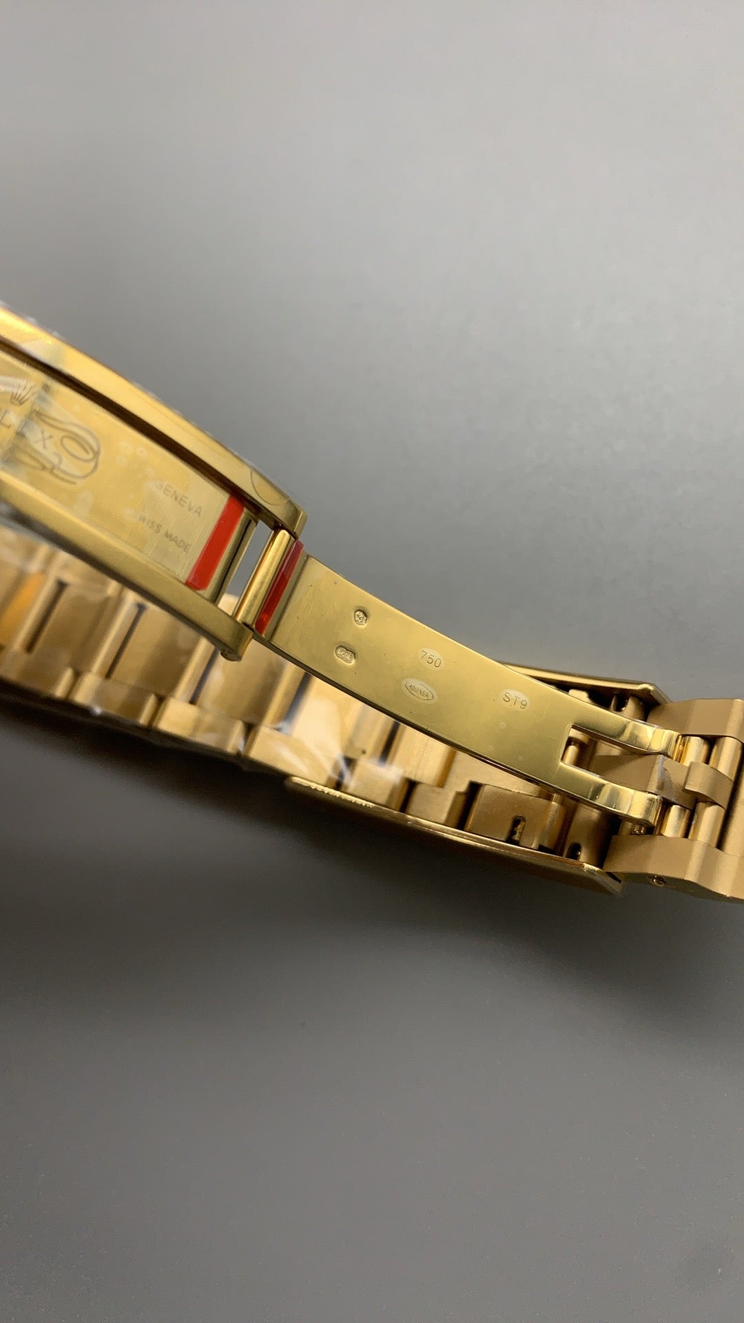 Rolex Submariner 40MM | หน้าปัดสีน้ำเงิน ขอบสีน้ำเงิน | ตัวเรือนสแตนเลสเคลือบสีทอง PVD