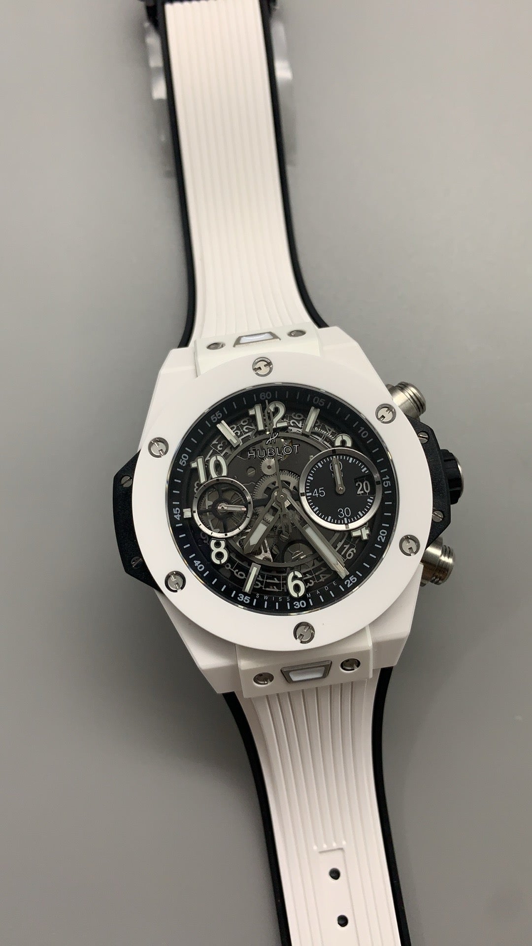 Hublot Big Bang Chronograph | 44MM | ตัวเรือนเซรามิกสีขาว | หน้าปัดสเกเลตัน | จับเวลา Chronograph | กลไกอัตโนมัติ HUB4100