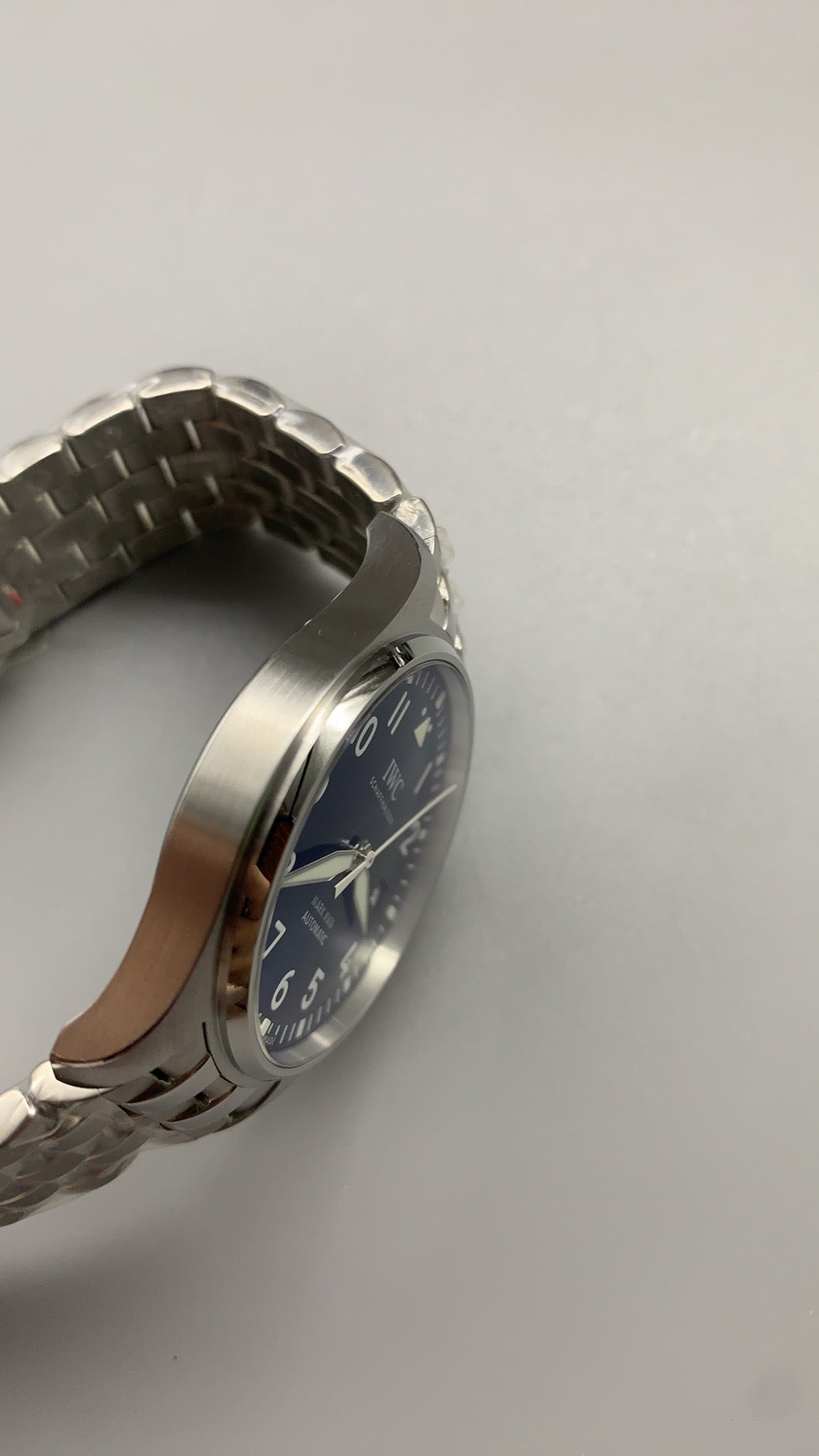 IWC Pilot's Watch Mark XVIII | 40MM | ตัวเรือนสแตนเลสสตีล | ฟังก์ชันวันที่ | หน้าปัดสีดำ | สายหนังวัวสีดำ | กลไกอัตโนมัติ Cal.35111