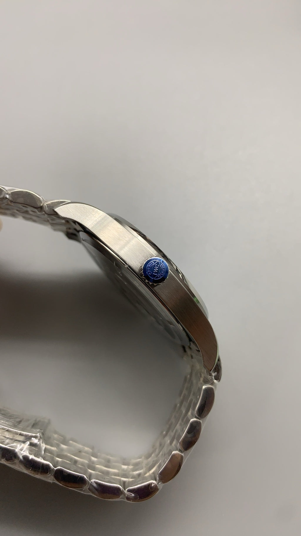 IWC Pilot's Watch Mark XVIII | 40MM | ตัวเรือนสแตนเลสสตีล | ฟังก์ชันวันที่ | หน้าปัดสีดำ | สายหนังวัวสีดำ | กลไกอัตโนมัติ Cal.35111