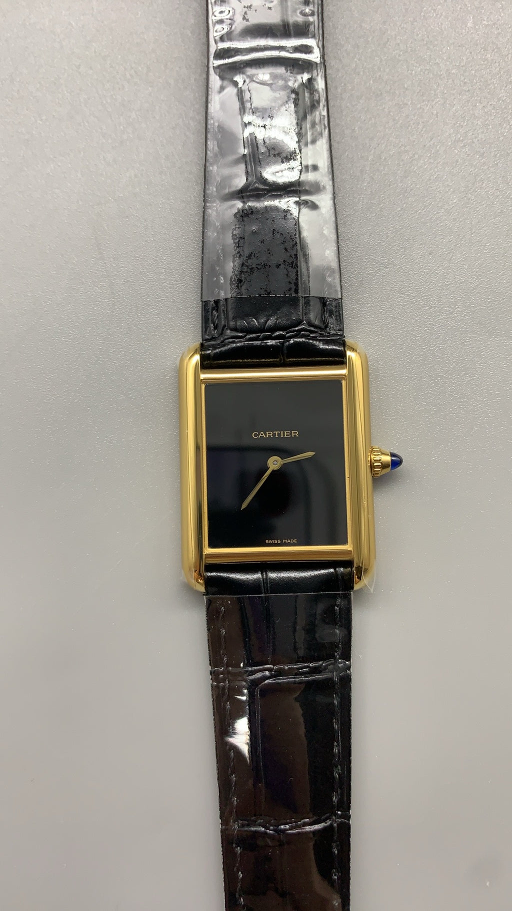 Cartier Tank Must de Cartier | ขนาดกลาง 33×25 มม. | สีโกลด์ | อัตโนมัติ