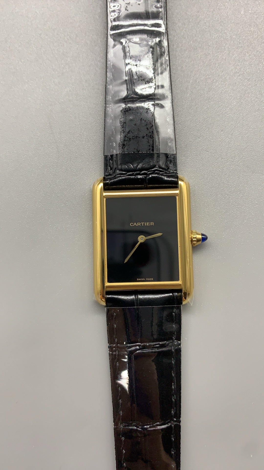 Cartier Tank Must de Cartier | ขนาดกลาง 33×25 มม. | สีโกลด์ | อัตโนมัติ