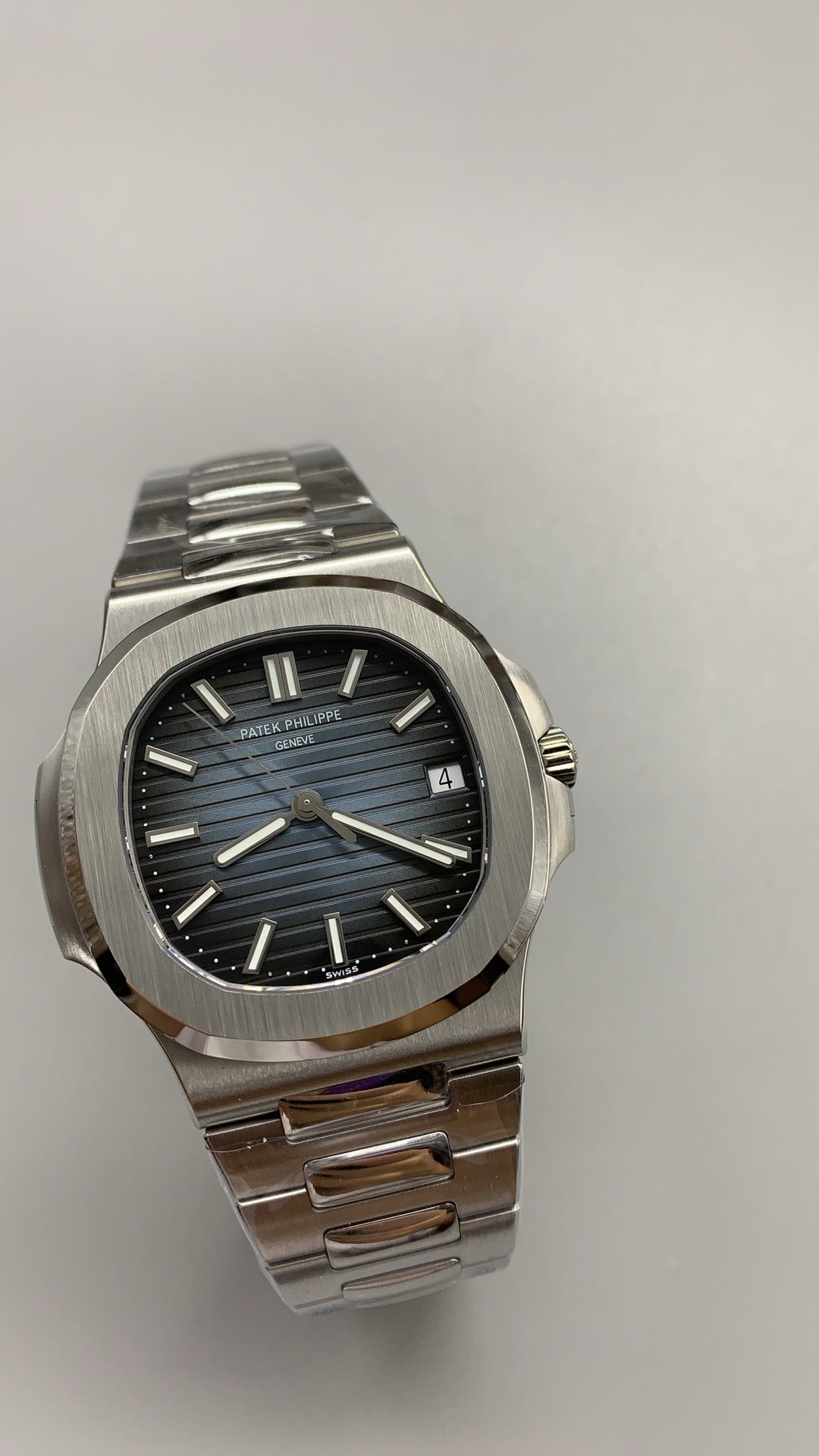 Patek Philippe Nautilus 5711 | 40MM | หน้าปัดสีน้ำเงินลายริ้ว | กลไกอัตโนมัติ Cal.324 S C