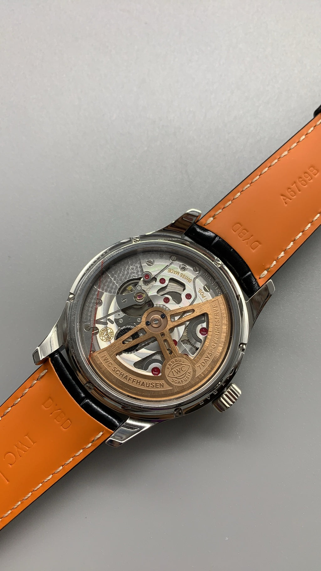 IWC Portugieser Perpetual Calendar 42 | 42MM | ตัวเรือนสแตนเลสสตีล | ฟังก์ชันปฏิทินถาวร | หน้าปัดสีขาว | สายหนังจระเข้สีดำ | กลไกอัตโนมัติ Cal.82650