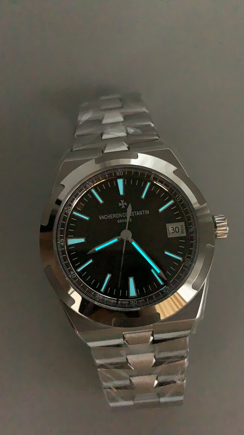 Vacheron Constantin Overseas 4500V | 41MM | ตัวเรือนสแตนเลสสตีล | หน้าปัดสีน้ำตาล | กลไกอัตโนมัติ Cal.5100