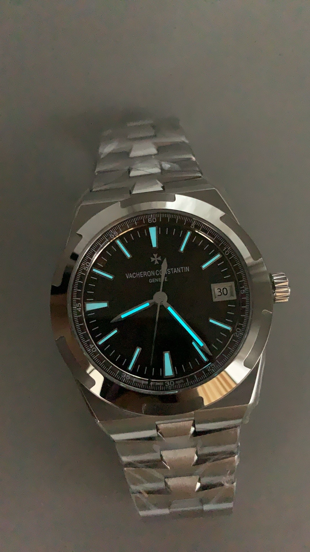 Vacheron Constantin Overseas 4500V | 41MM | ตัวเรือนสแตนเลสสตีล | หน้าปัดสีน้ำตาล | กลไกอัตโนมัติ Cal.5100