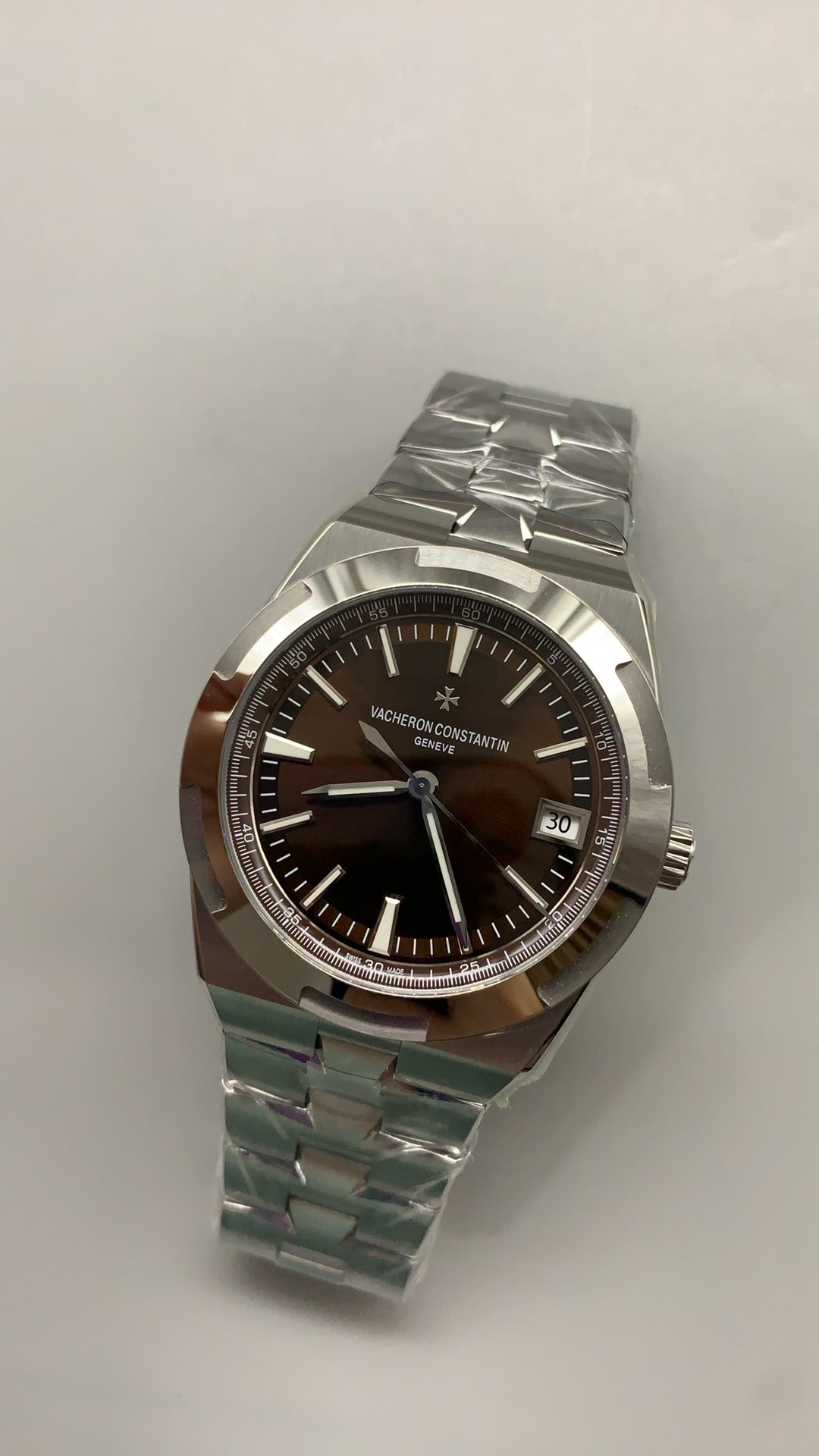 Vacheron Constantin Overseas 4500V | 41MM | ตัวเรือนสแตนเลสสตีล | หน้าปัดสีน้ำตาล | กลไกอัตโนมัติ Cal.5100