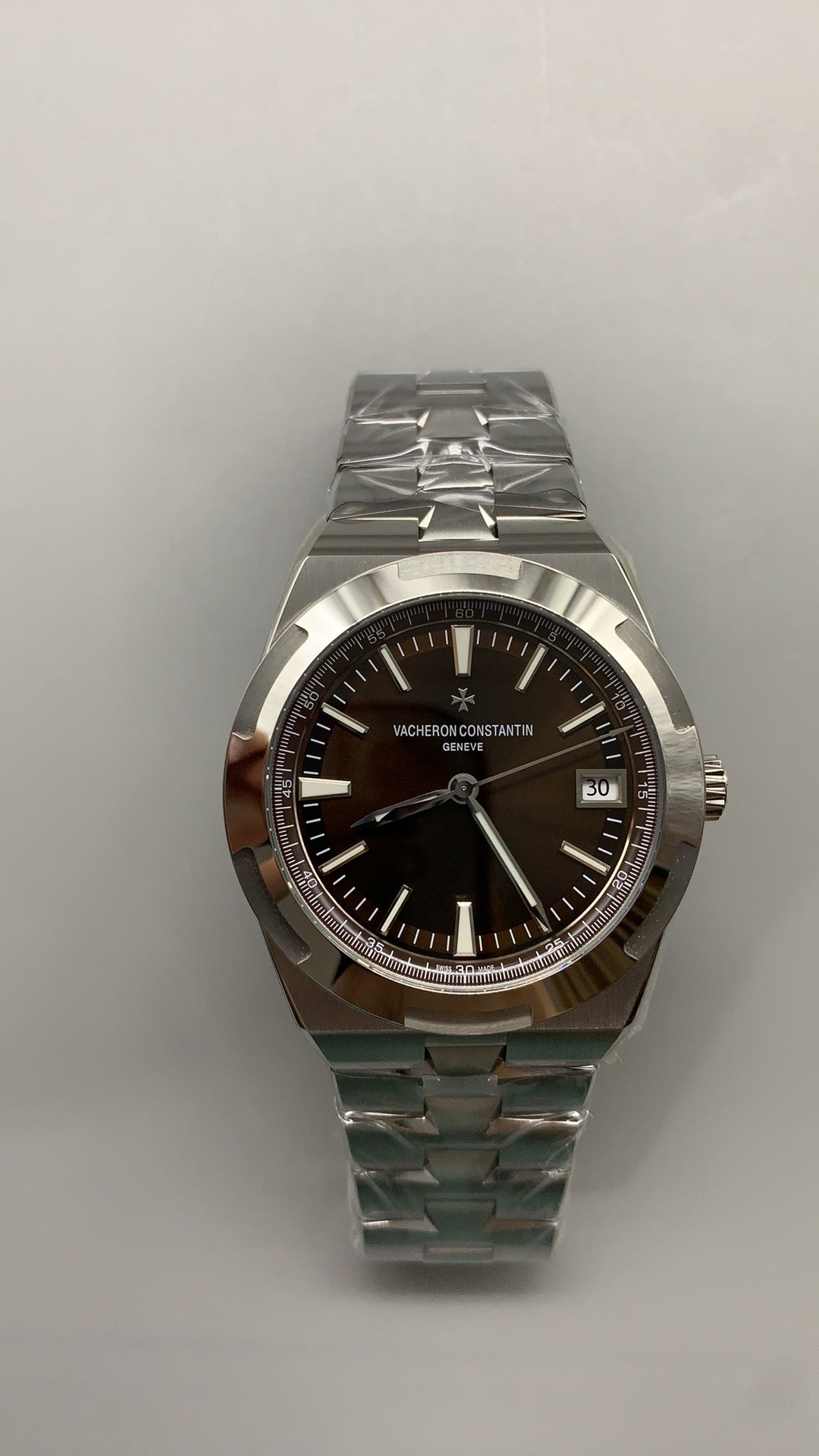 Vacheron Constantin Overseas 4500V | 41MM | ตัวเรือนสแตนเลสสตีล | หน้าปัดสีน้ำตาล | กลไกอัตโนมัติ Cal.5100