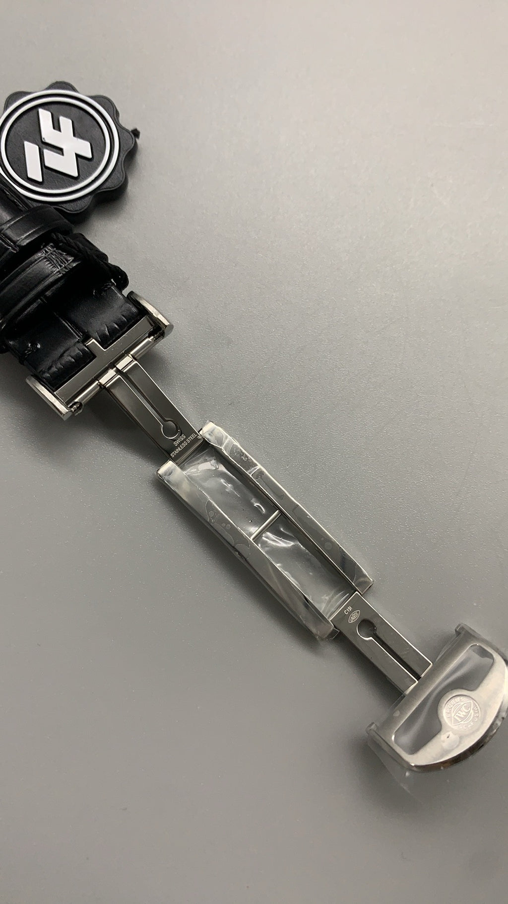 IWC Portugieser Chronograph | 41MM | ตัวเรือนสแตนเลสสตีล | ฟังก์ชันจับเวลา | หน้าปัดสีขาว | สายหนังจระเข้สีน้ำเงิน | กลไกอัตโนมัติ Cal.69355